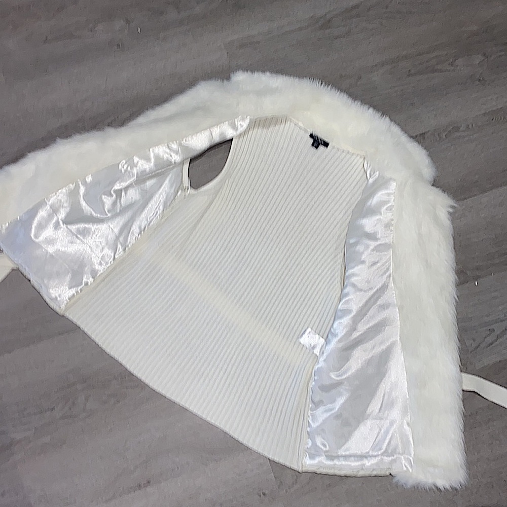 XOXO White Fur Vest Women’s - Picture 8 of 12